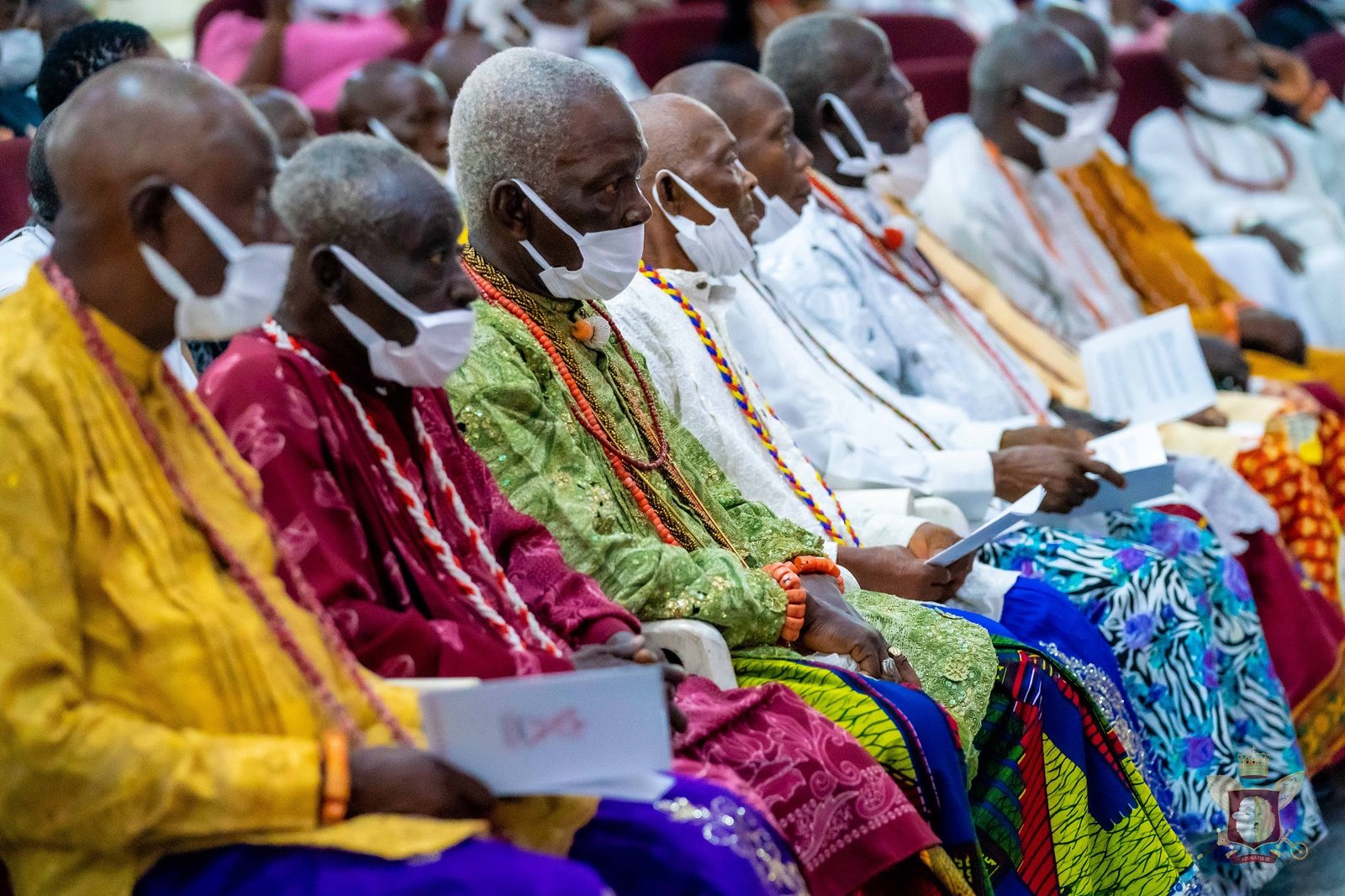 Ìtsẹ̀kírì elders seated together in colourful traditional dress