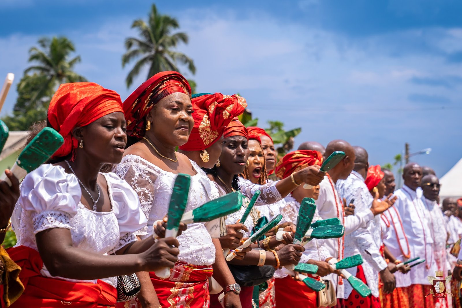 Ìtsẹ̀kírì women singing and celebrating together in traditional dress
